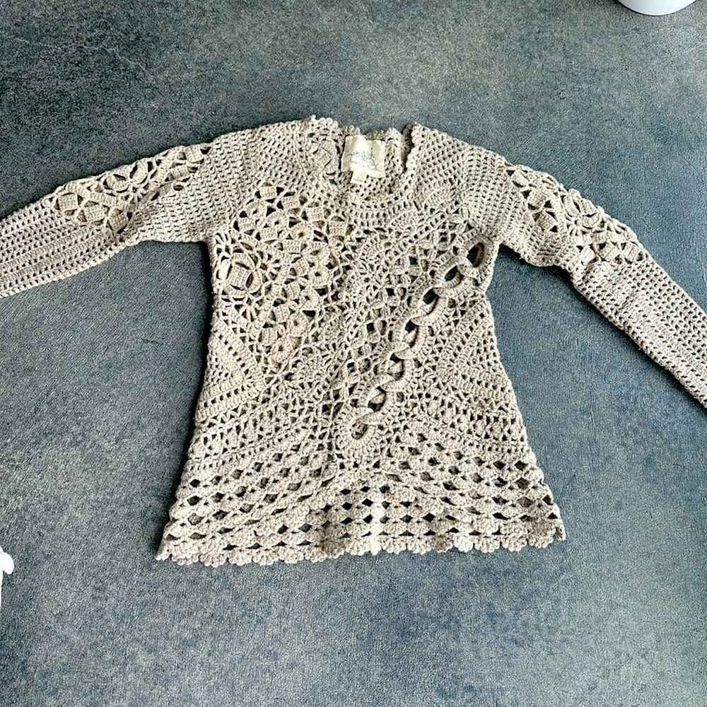 Crochet 80% wool 20% nylon sweater